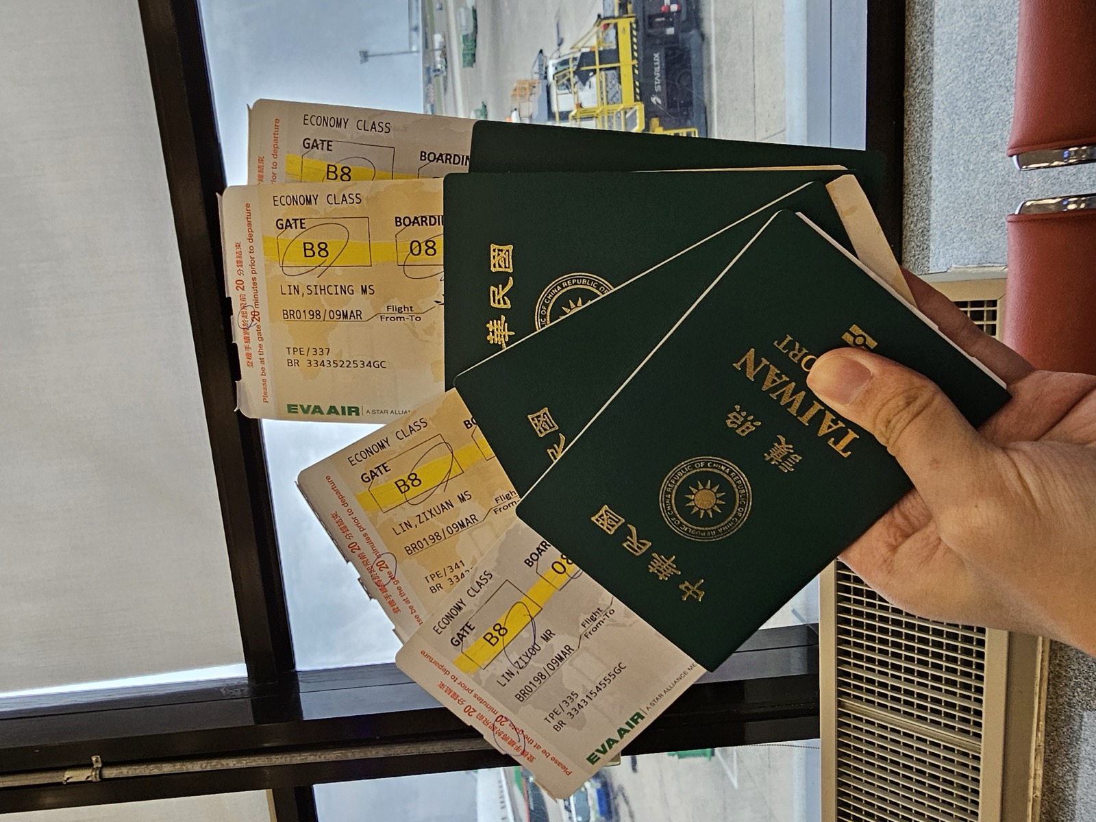 護照跟登機證,真的要出國了
